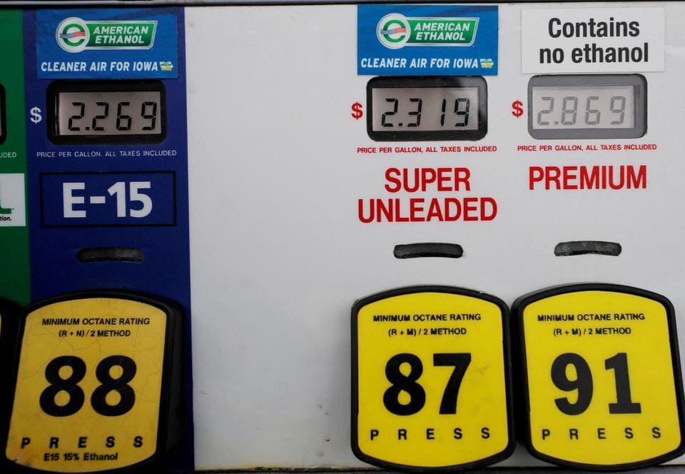White House to approve Midwest governors' request for year-round E15 (Credits: Reuters)