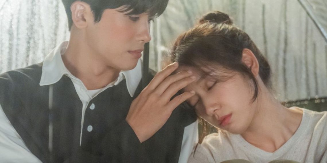 Romantic tension builds in 'Doctor Slump' (Credits: JTBC)