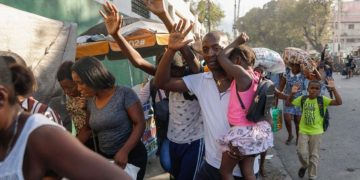 People fleeing their respective homes during the conflict between police and gang member at the Portail neighborhood (Credit: CNN)