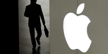 Apple finds itself embroiled in a barrage of fresh consumer lawsuits (Credits: AP Photo)