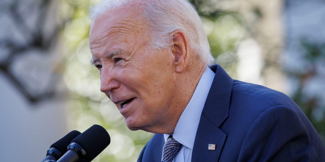 Biden administration introduces rule to cap credit card late fees (Credits: Bloomberg)
