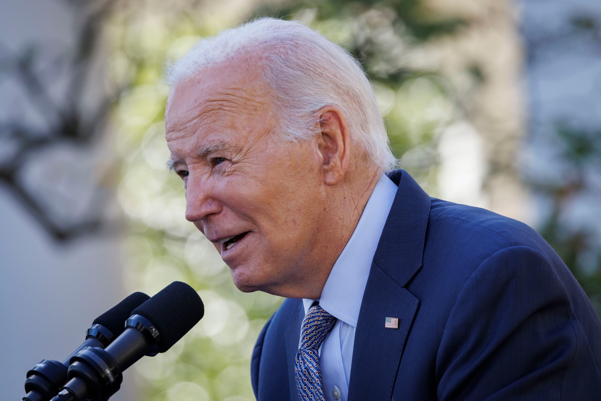 Biden administration introduces rule to cap credit card late fees (Credits: Bloomberg)