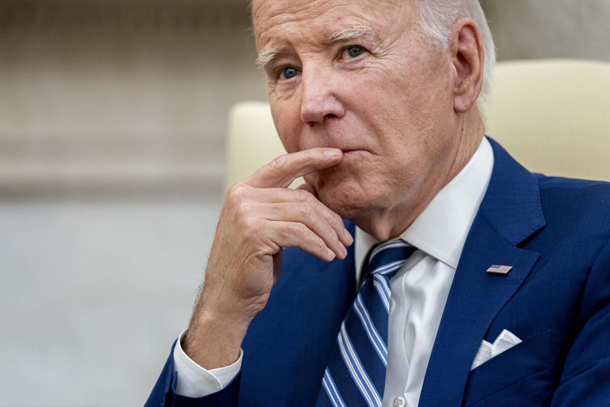 Biden's fiery State of the Union speech aims to counter doubts (Credits: LA Times)
