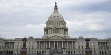 Bipartisan leaders negotiate budget bill (Credits: CNN)