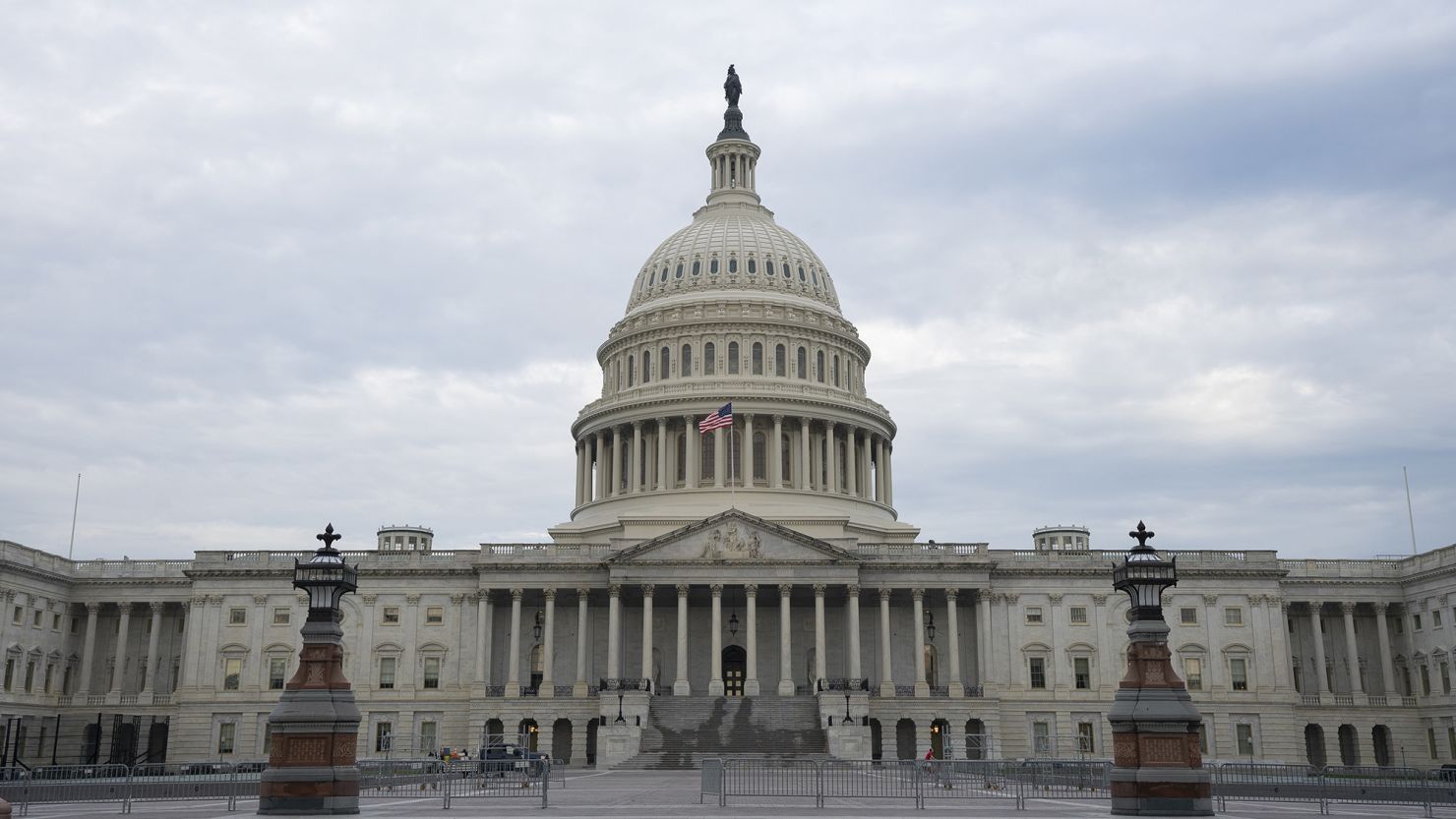 Bipartisan leaders negotiate budget bill (Credits: CNN)