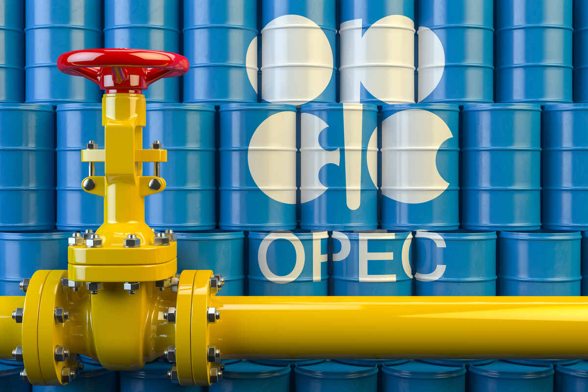 Concerns rise over surging U.S. crude inventories, OPEC+ uncertainty (Credits: Economy Middle East)