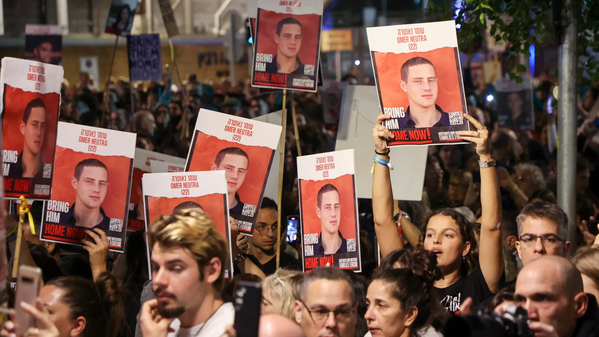 Families protest in Tel Aviv, demanding release of Gaza captives (Credits: Al Jazeera)