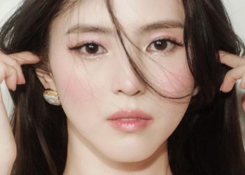 Han So-hee blessed fans with new photoshoot images on SNS (Credits: @xeesoxee/Instagram)
