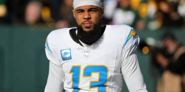 Keenan Allen Engages in Early Connection with Bears (Credits: Getty Images)