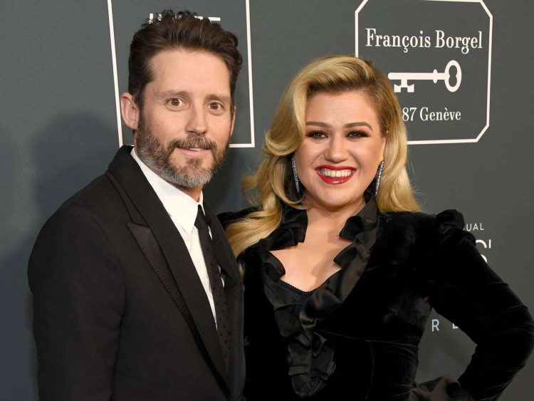 Kelly Clarkson Sues Ex-Husband Brandon Blackstock - OtakuKart