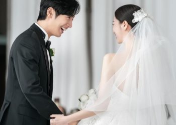 Actor Lee Sang Yeob shared endearing wedding pictures (Credits: @sangyeob/Instagram)