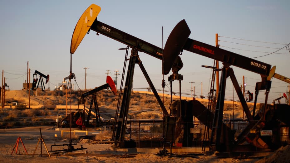 Oil prices decline as Brent crude futures dip by 0.9% (Credits: Getty Images)