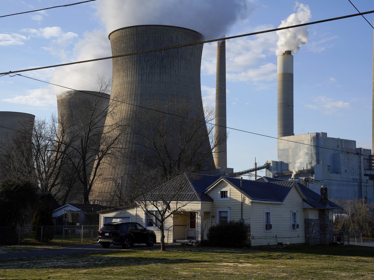 Researchers emphasize the importance of addressing emissions from existing gas plants (Credits: The Wall Street Journal)