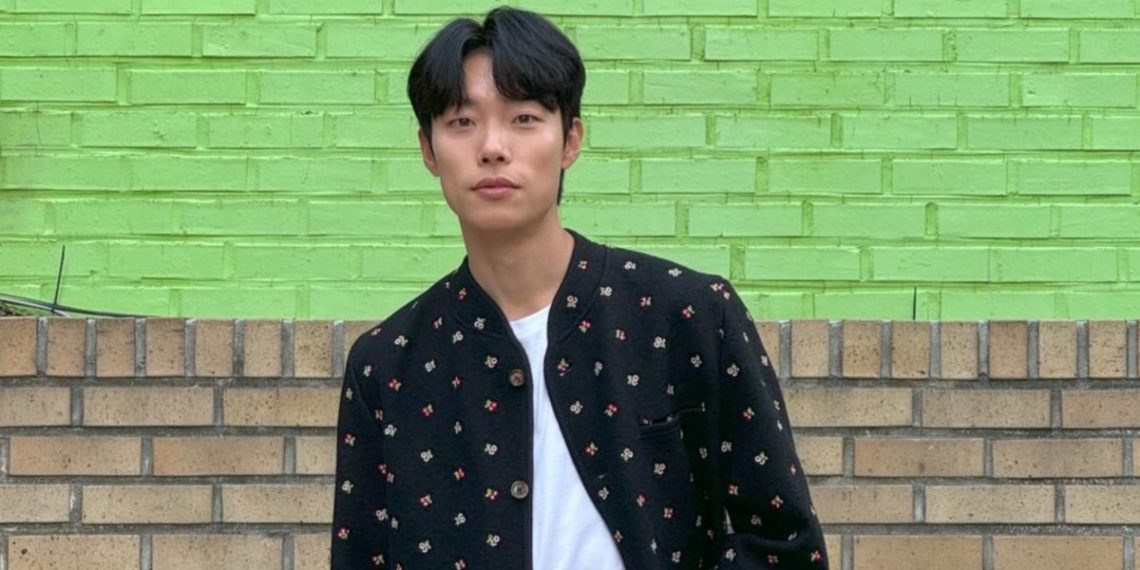 Ryu Jun-Yeol's actively attending events but maintained silence over the dating controversy.