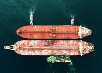 Stranded tankers exacerbate tensions (Credits: UNDP)