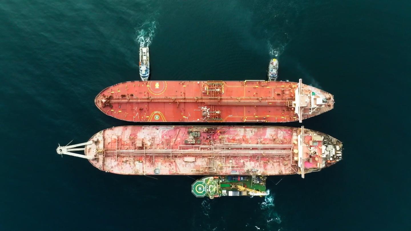 Stranded tankers exacerbate tensions (Credits: UNDP)