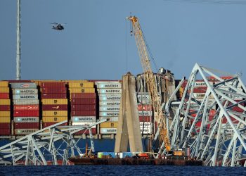 Urgent cleanup efforts underway as massive crane arrives (Credits: Bloomberg)