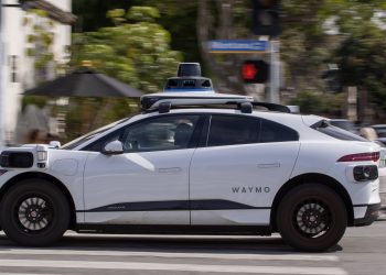 Waymo gains approval to expand driverless robotaxi services (Credits: CNBC)