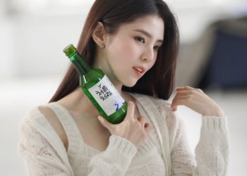 Han So Hee for Chum Churum soju advertisement (Credits: Allkpop)