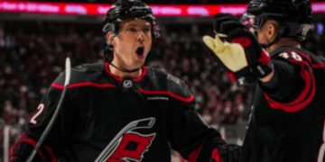 Andersen’s 33 Saves Propel Hurricanes Past Islanders in Game 1