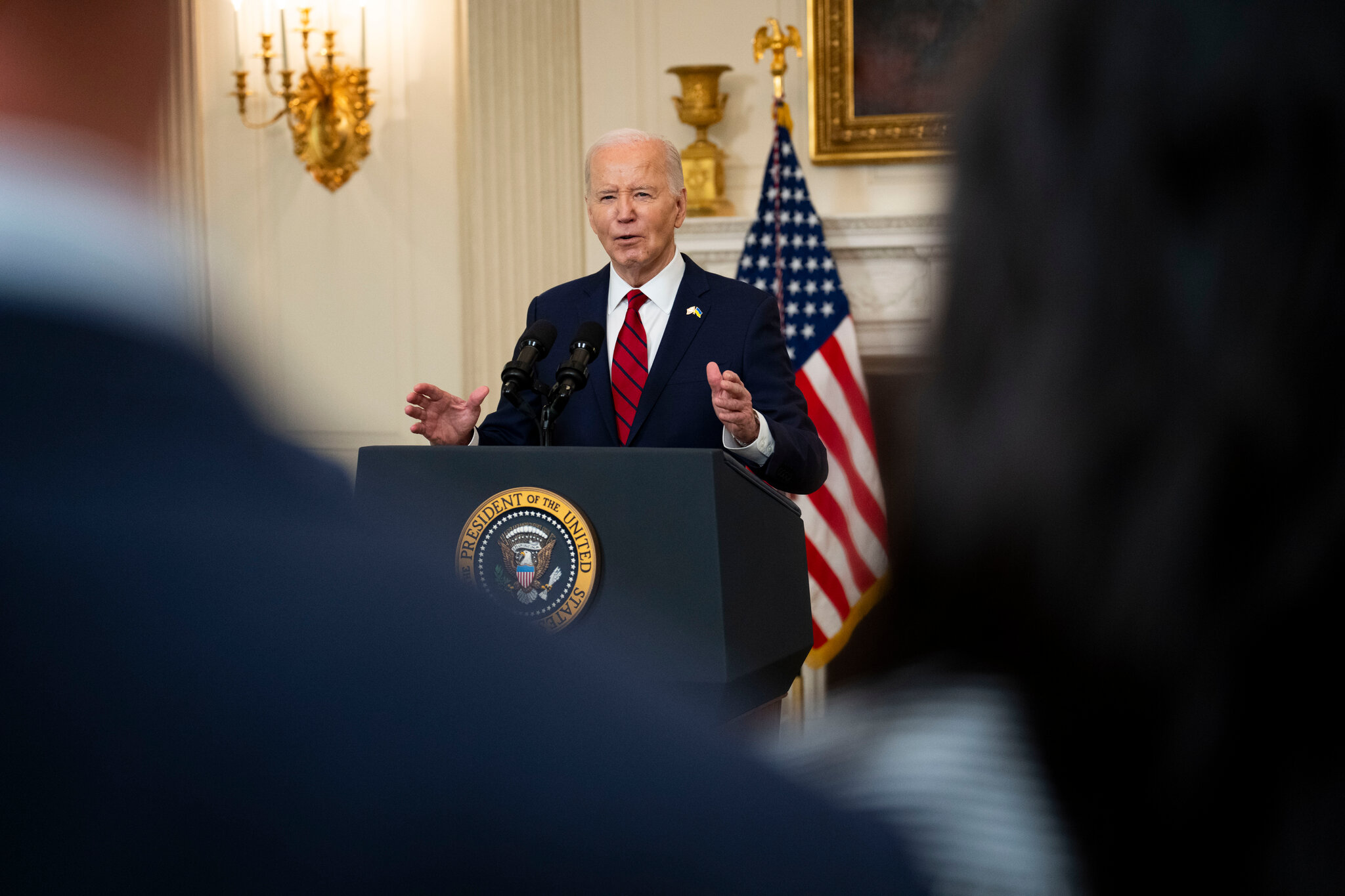 Biden achieves rare bipartisan success with $61 billion Ukraine aid bill (Credits: The NY Times)