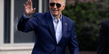 Biden's signing sets a January 19 deadline for TikTok's potential sale (Credits: Bloomberg)