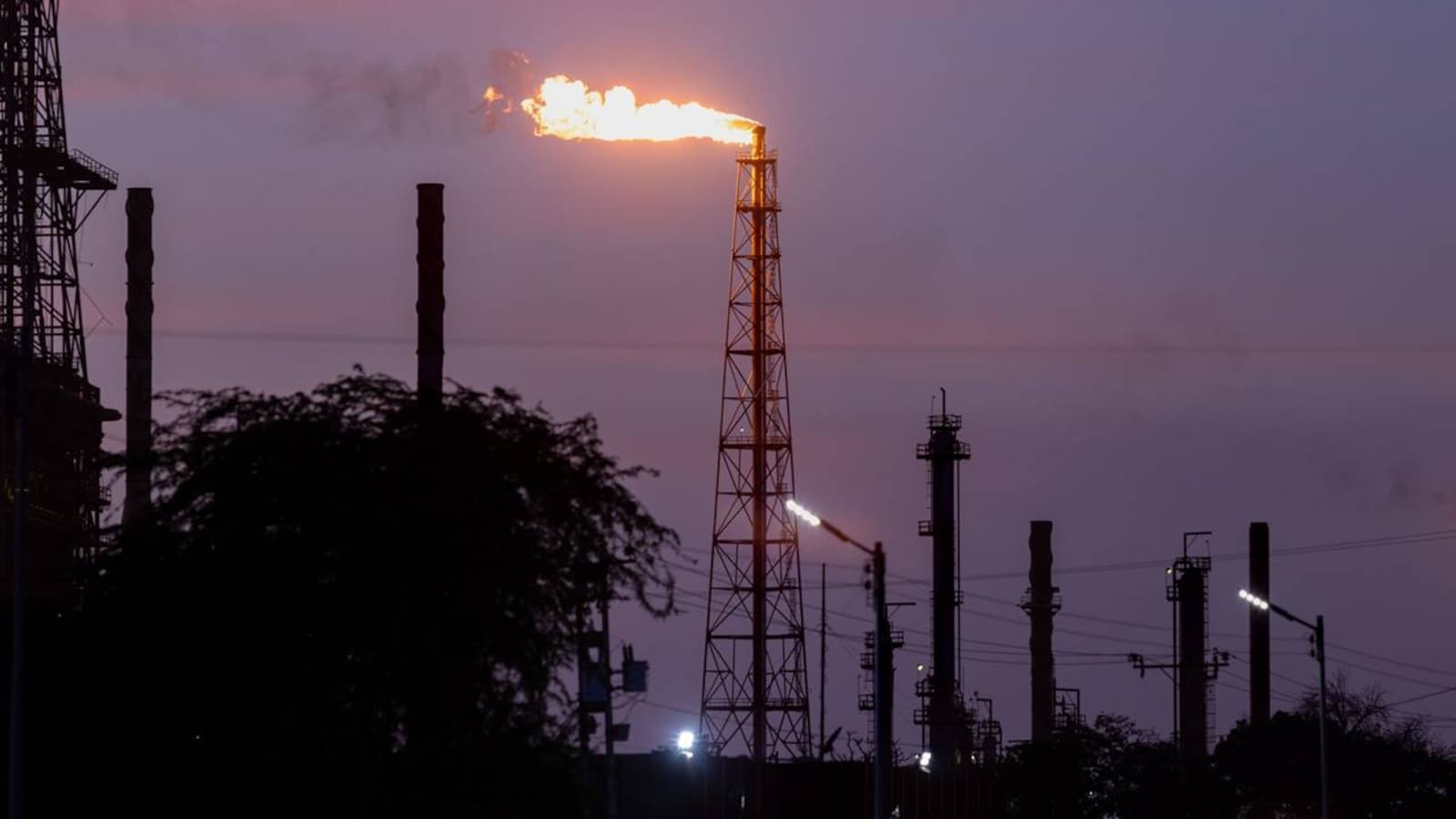Ceasefire talks in Cairo soothe oil market anxieties (Credits: Reuters)