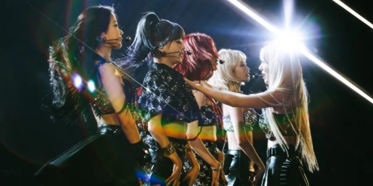 LE SSERAFIM experiences improvement in Coachella Week 2 soundcheck video after initial criticism.