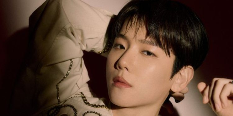 A fan's post on Nate Pann sparks speculation about Baekhyun's relationship with a rumored dancer girlfriend in Japan.