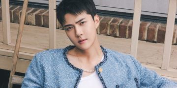 A topic titled "Is EXO’s Sehun really dating" gains attention on Pann Nate, accumulating over 160,000 views.