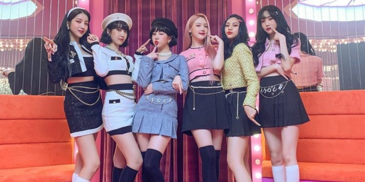 Revelation about NewJeans members' training under GFriend's former agency, Source Music.
Netizens revisit past remarks of GFriend members regarding the disbandment.