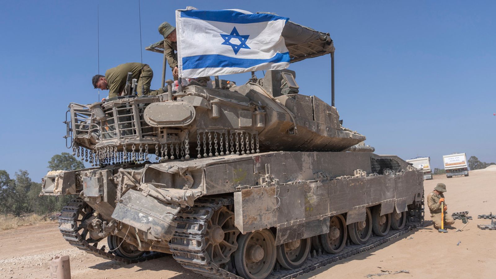 Israeli tanks re-enter Gaza, causing internet outage (Credits: Sky News)