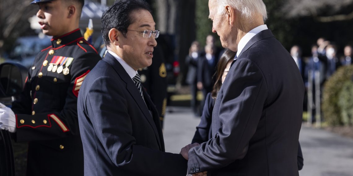 Japan and U.S. strengthen military interoperability and defense (Credits: Bloomberg)
