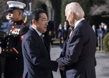 Japan and U.S. strengthen military interoperability and defense (Credits: Bloomberg)