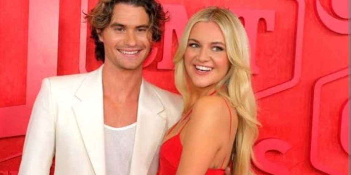 Kelsea Ballerini and Chase Stokes at the CMT Awards (Credit: People)