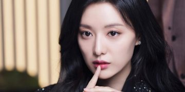 Actress Kim Ji-Won is under scrutiny for purchasing a 6.3-billion-won building in Gangnam, Seoul, using a company named Jiwon Entertainment.