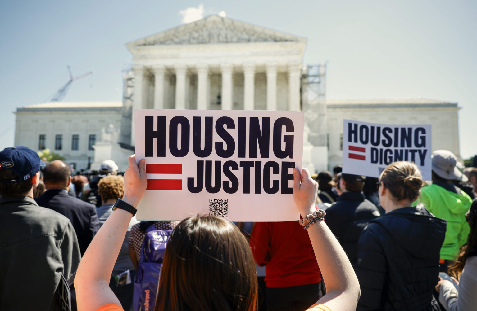 Liberal justices advocate for protections against criminalizing homelessness (Credits: Getty Images)