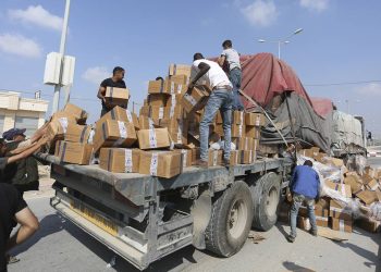 Logistical challenges hinder efficient aid delivery into Gaza (Credits: AP Photo)