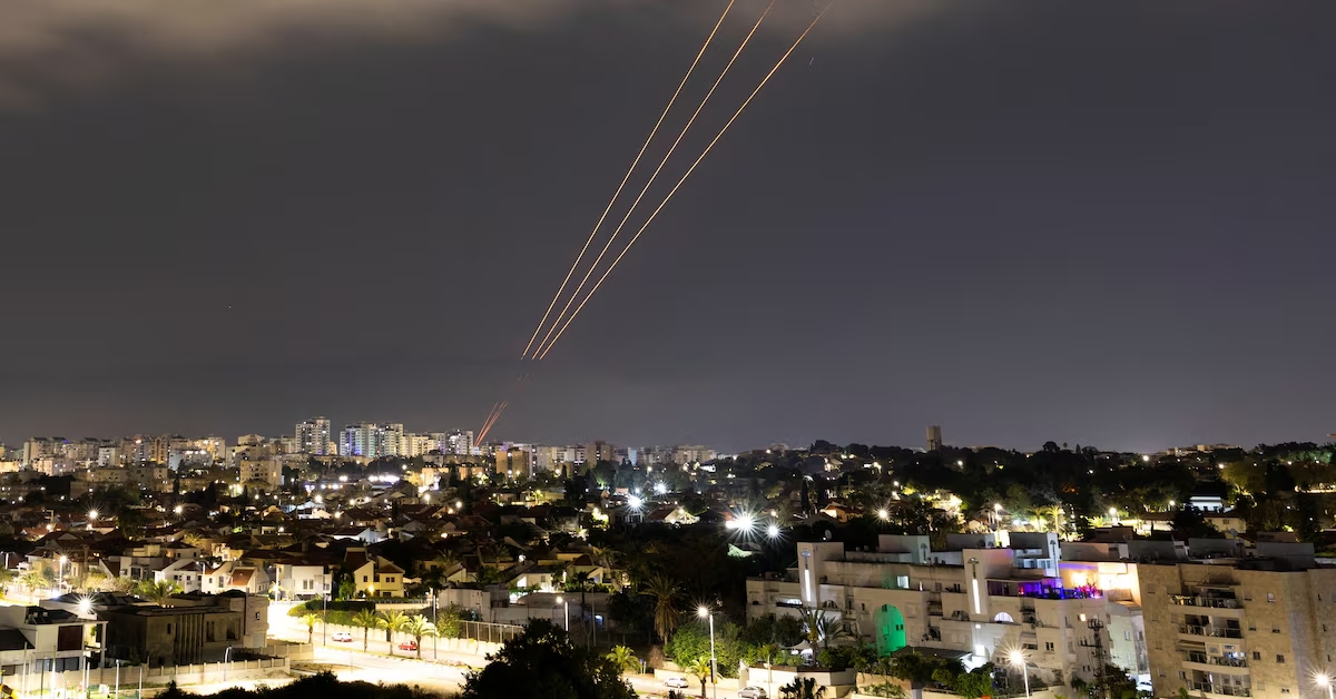 Major carriers reroute flights, face challenges (Credits: Reuters)