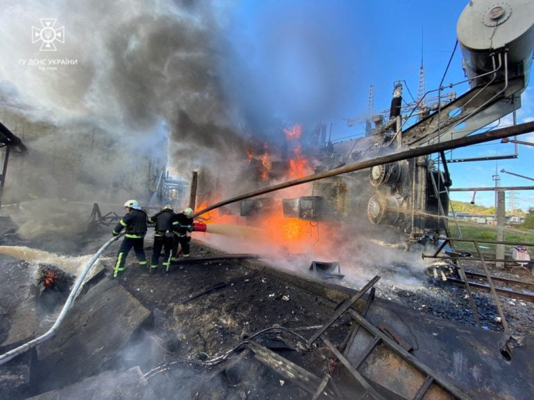 Missile strike disrupts water supply in President Zelenskiy's hometown (Credits: Reuters)