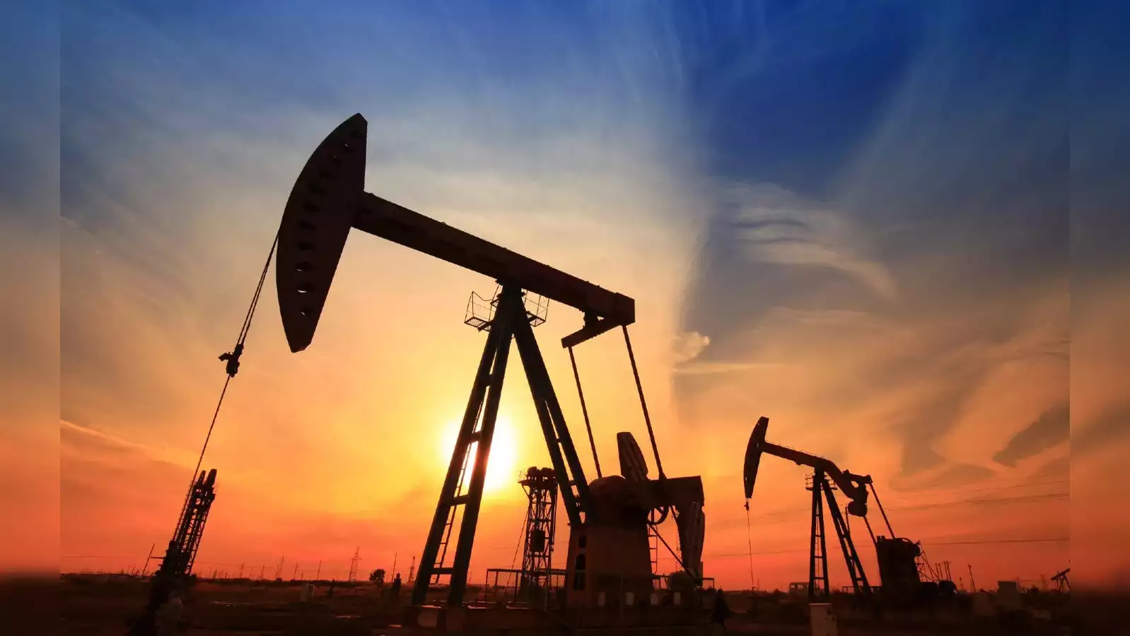 Oil prices see marginal decline amidst U.S. economic worries (Credits: AP Photo)