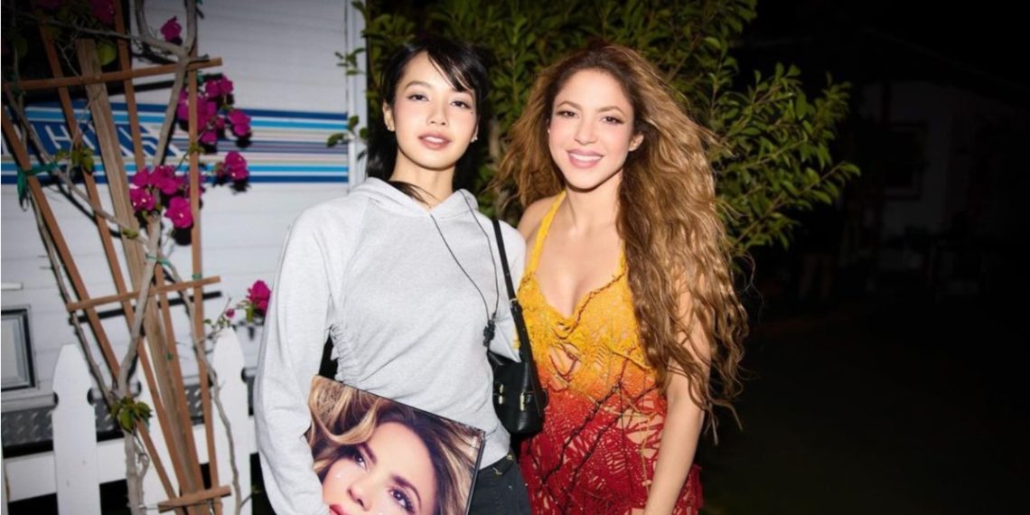 Shakira shows off her friendship with Blackpink's Lisa at Coachella.