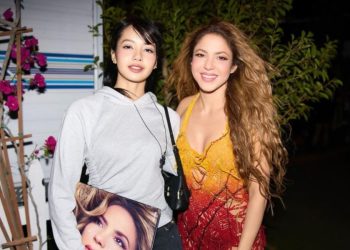 Shakira shows off her friendship with Blackpink's Lisa at Coachella.