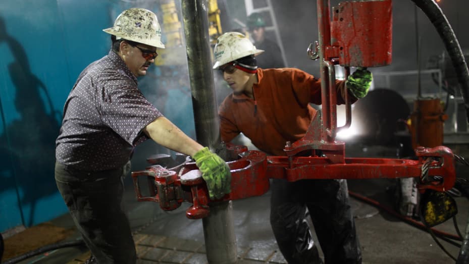 Shale drillers cautious despite U.S. crude hitting yearly highs (Credits: CNBC)