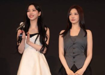 Karina and Ning Ning attended a stage greeting for their concert film.