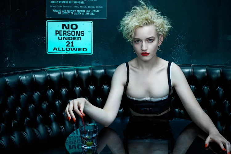 Julia Garner (credits - Twitter)