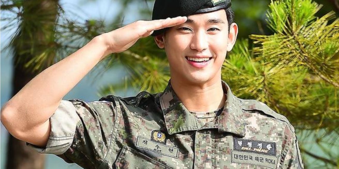 Kim Soo-hyun shares updates on reserve army training with fans on Bubble.