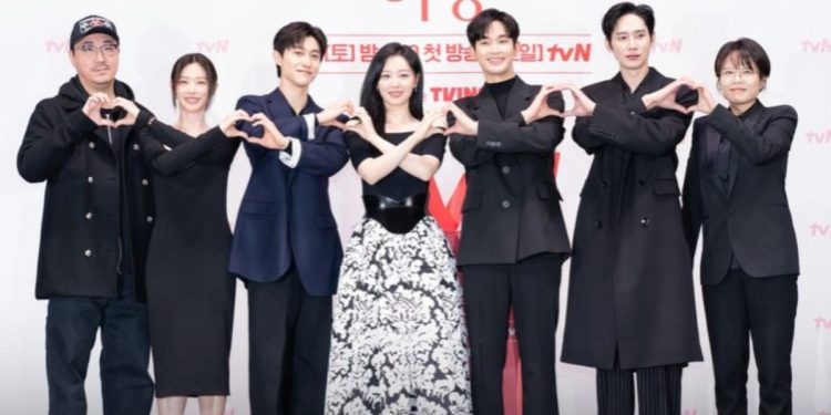 "Queen of Tears" Reward Vacation Under Discussion.