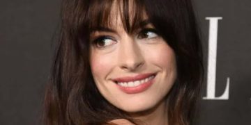 Anne Hathaway Makes Her TikTok Debut