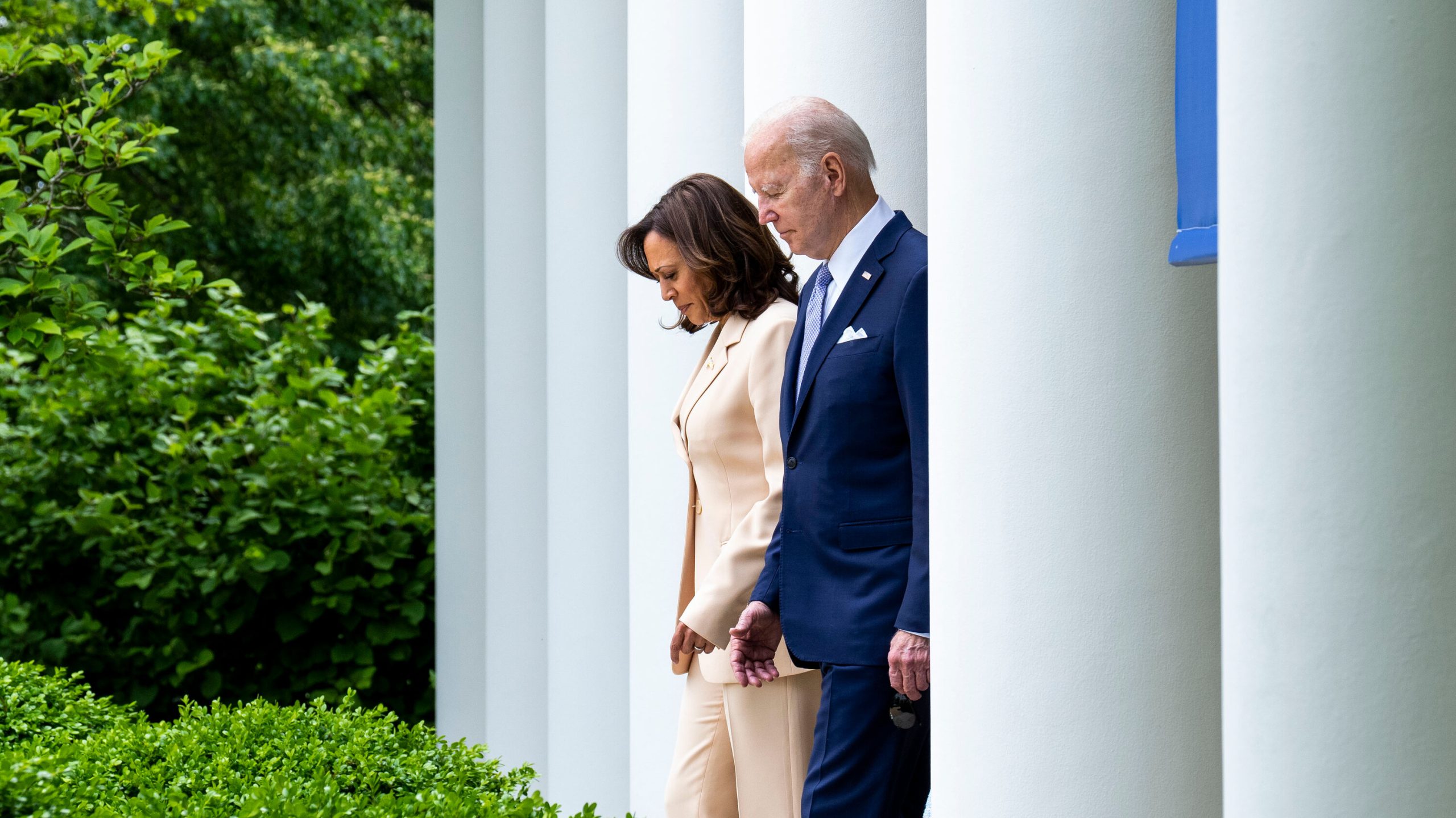 Biden maintains narrow lead over Trump among registered voters (Credits: The NY Times)